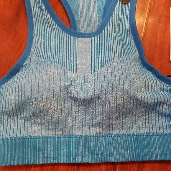 NWT size M Nike sports bra - Picture 3 of 7